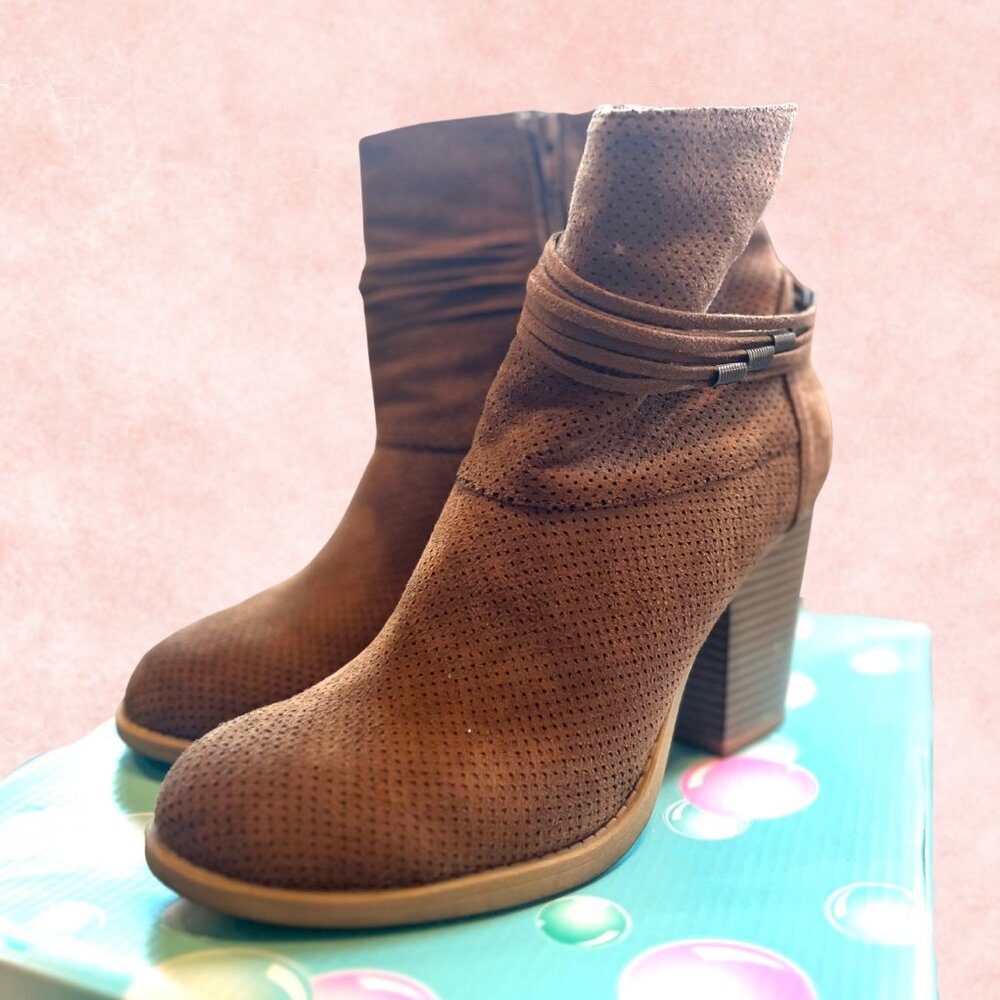 Soda Brown Suede Block Heel Ankle Boots – Size 8
